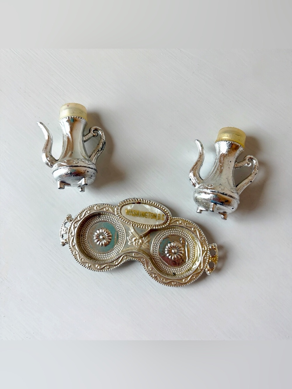 Vintage Washington D.C. metal tea set souvenir salt and pepper shakers